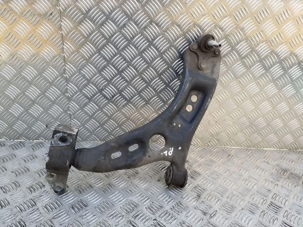 Front lower control arm/wishbone – left