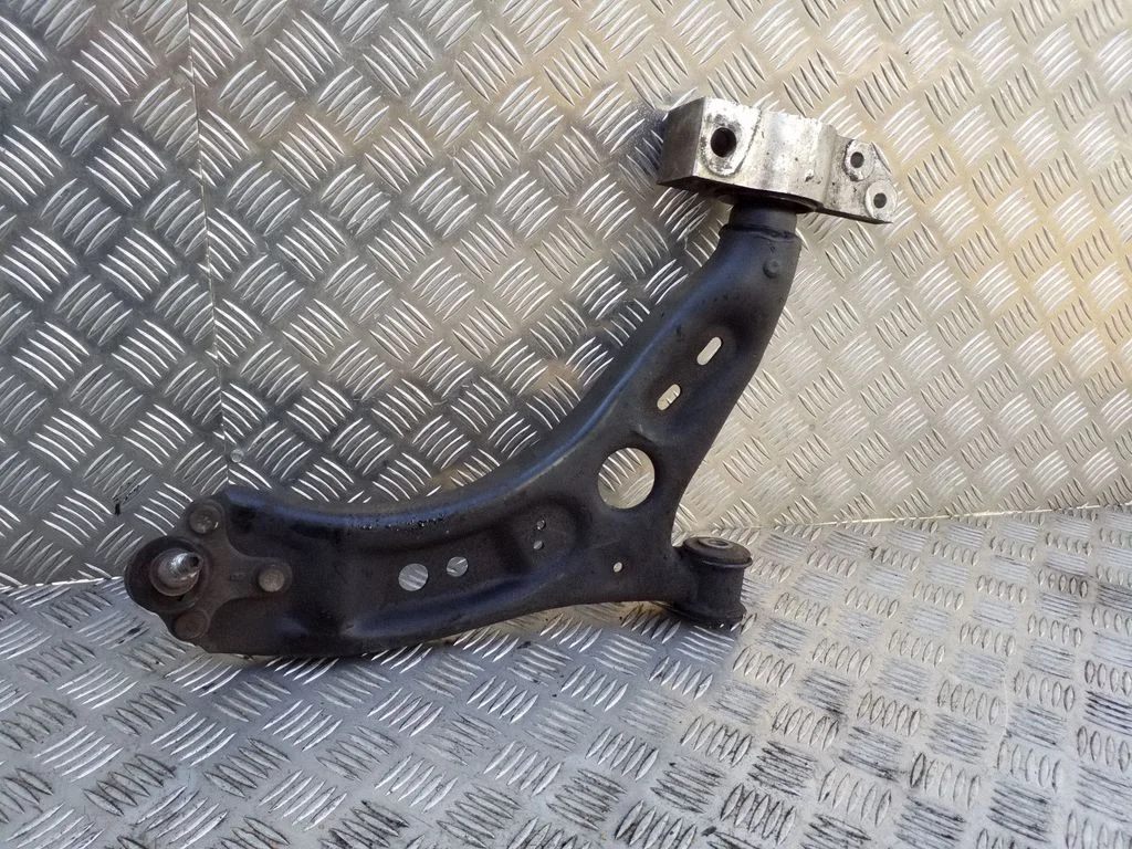 Front lower control arm/wishbone – right