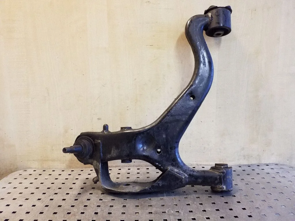 Front lower control arm/wishbone – left