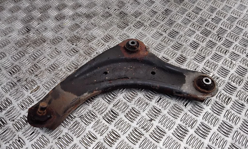 Front lower control arm/wishbone – left