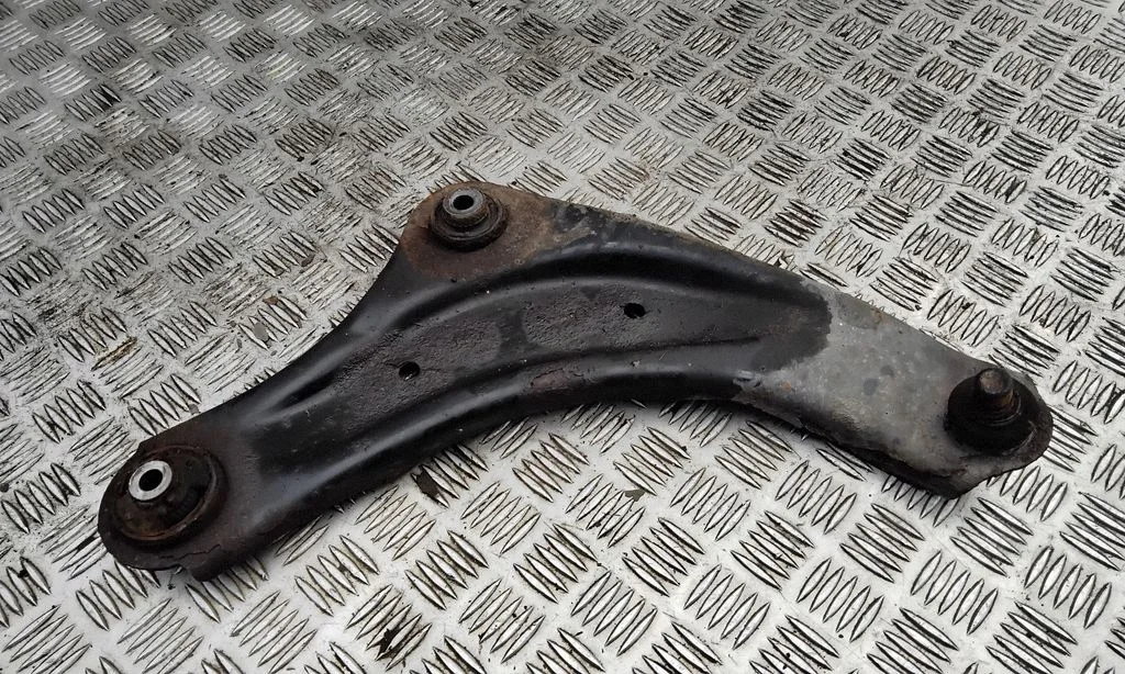 Front lower control arm/wishbone – right