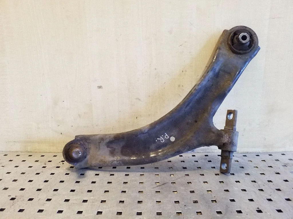 Front lower control arm/wishbone – right