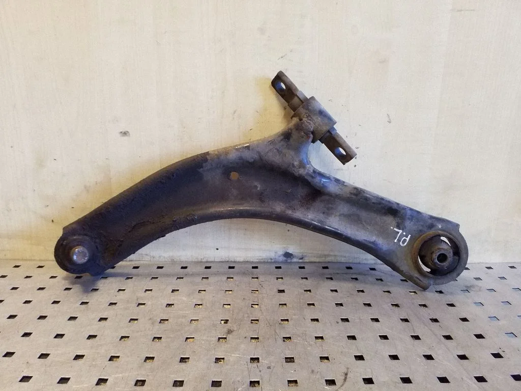Front lower control arm/wishbone – left