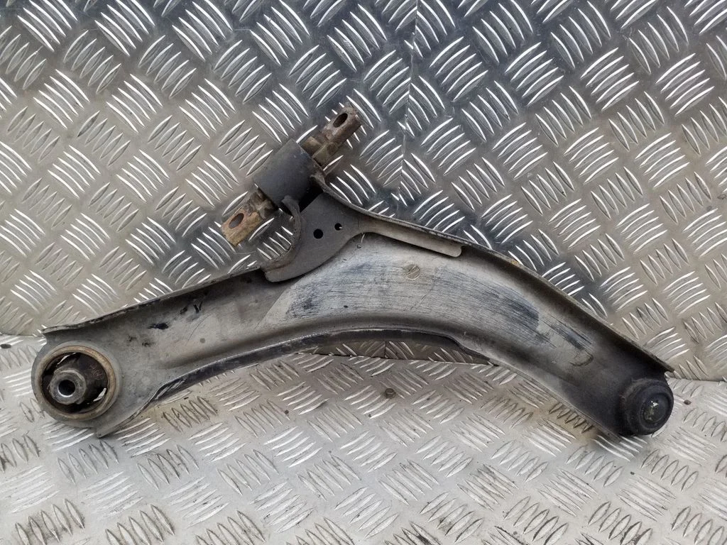 Front lower control arm/wishbone – left