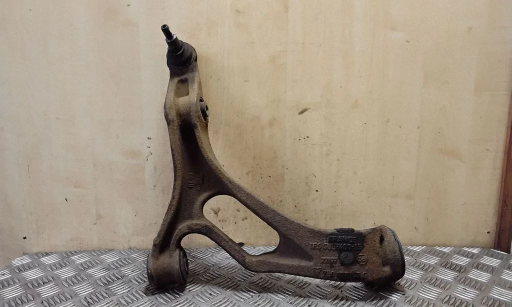 Front lower control arm/wishbone 7L0407153C