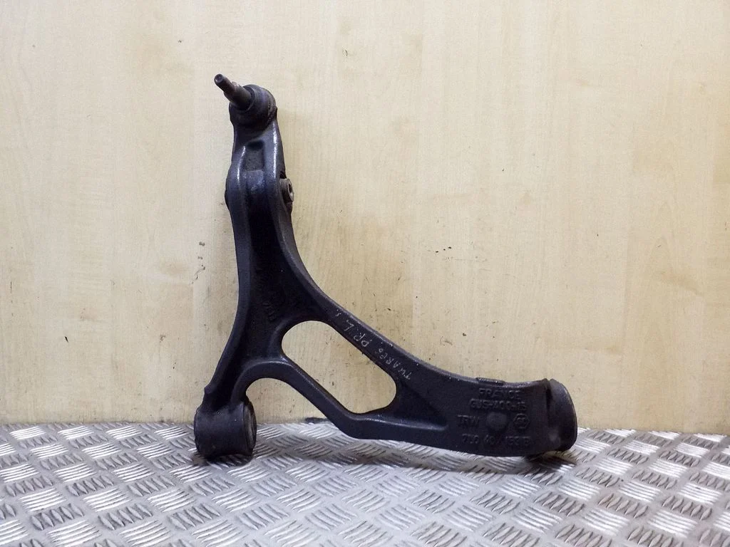 Front lower control arm/wishbone 7L0407153B