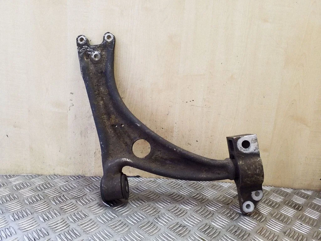 Front lower control arm/wishbone – right