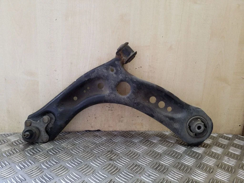 Front lower control arm/wishbone – left