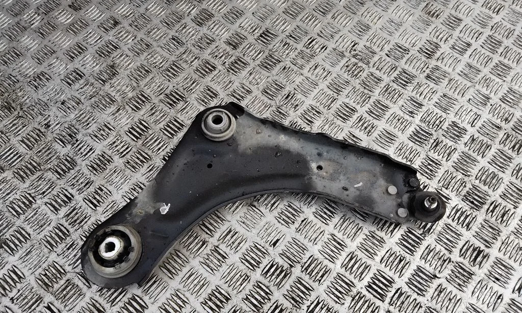 Front lower control arm/wishbone – right