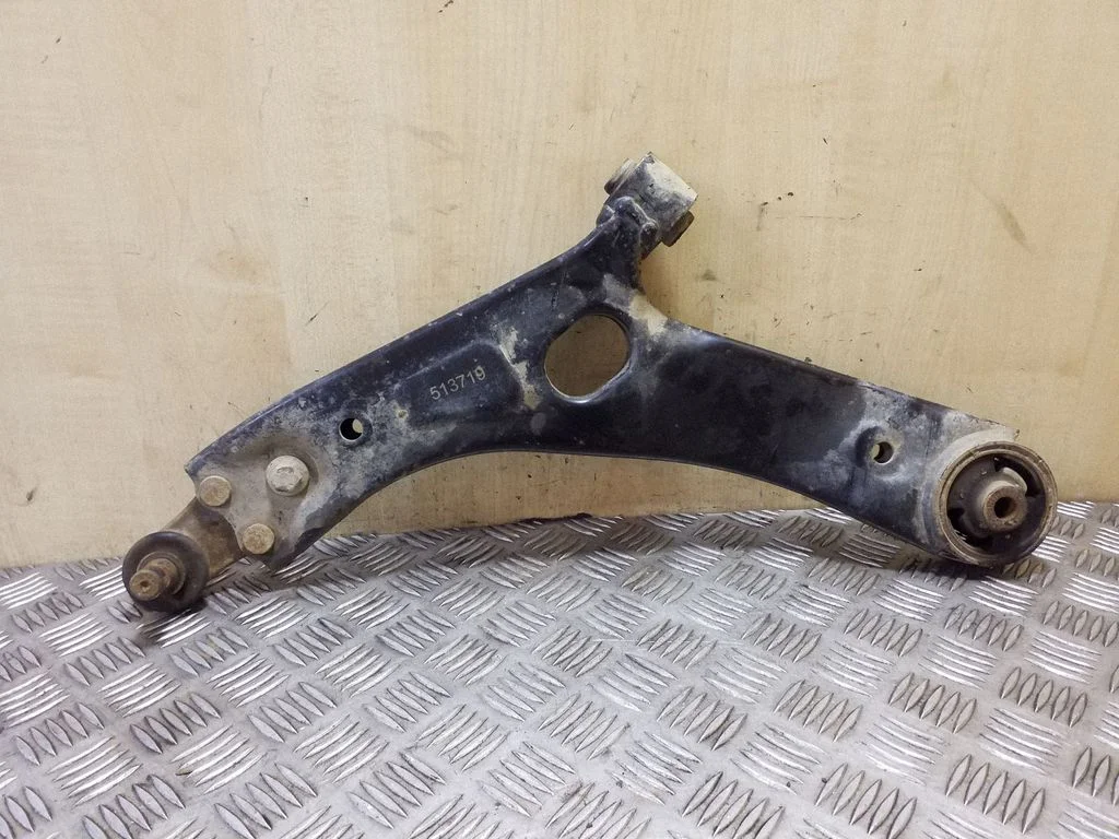 Front lower control arm/wishbone – left