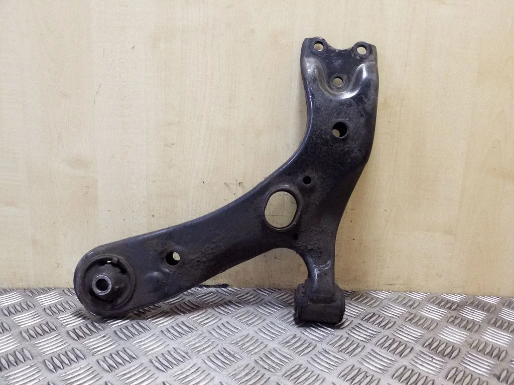 Front lower control arm/wishbone – left