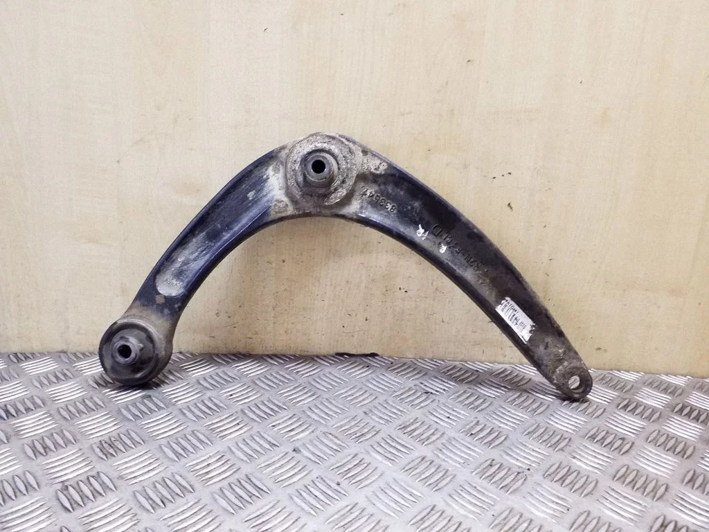 Front lower control arm/wishbone – right