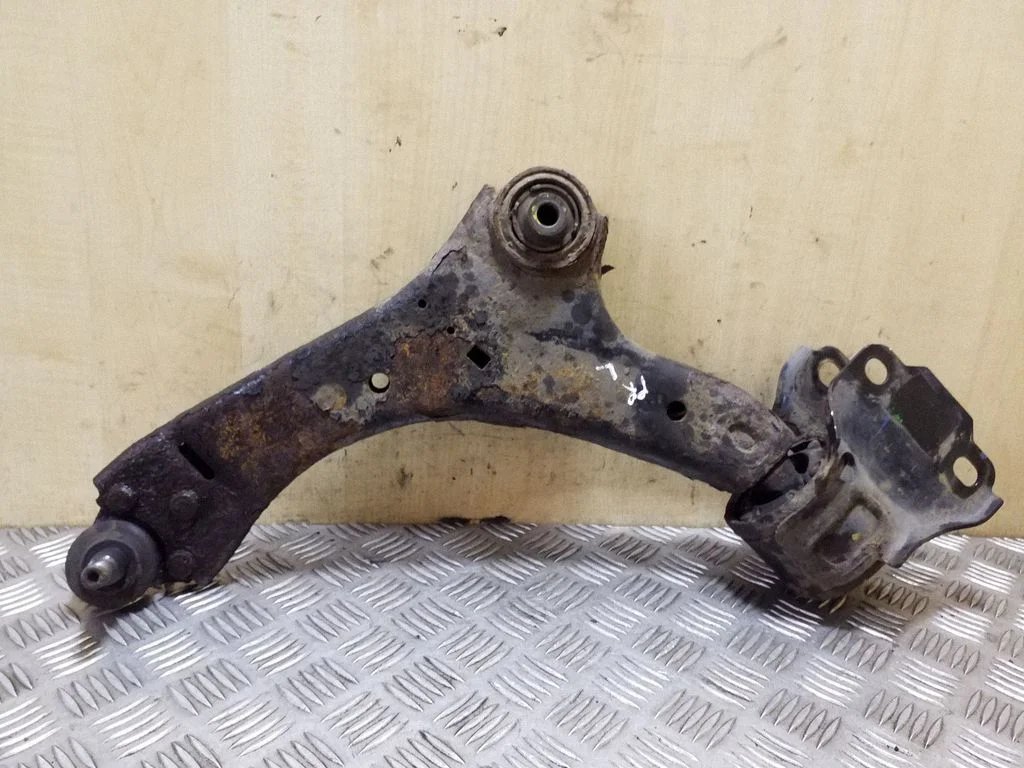Front lower control arm/wishbone – left