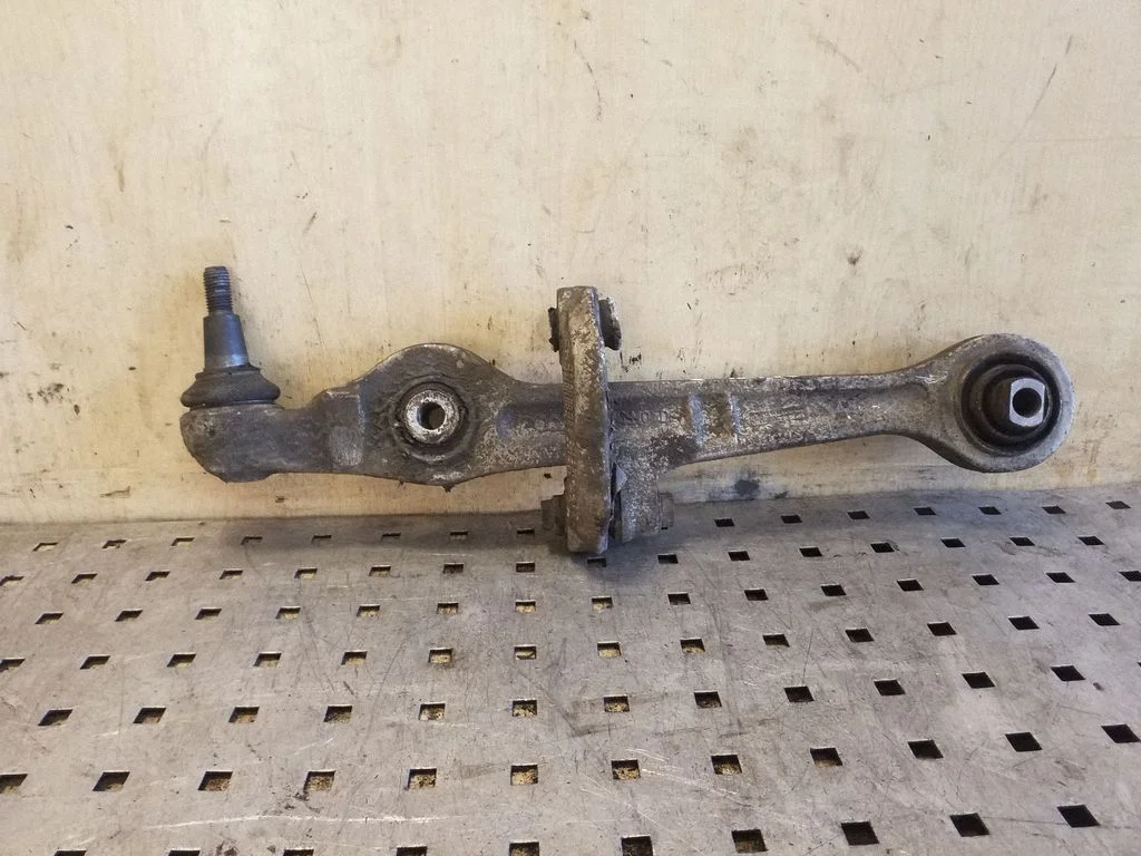 Front lower control arm/wishbone – right