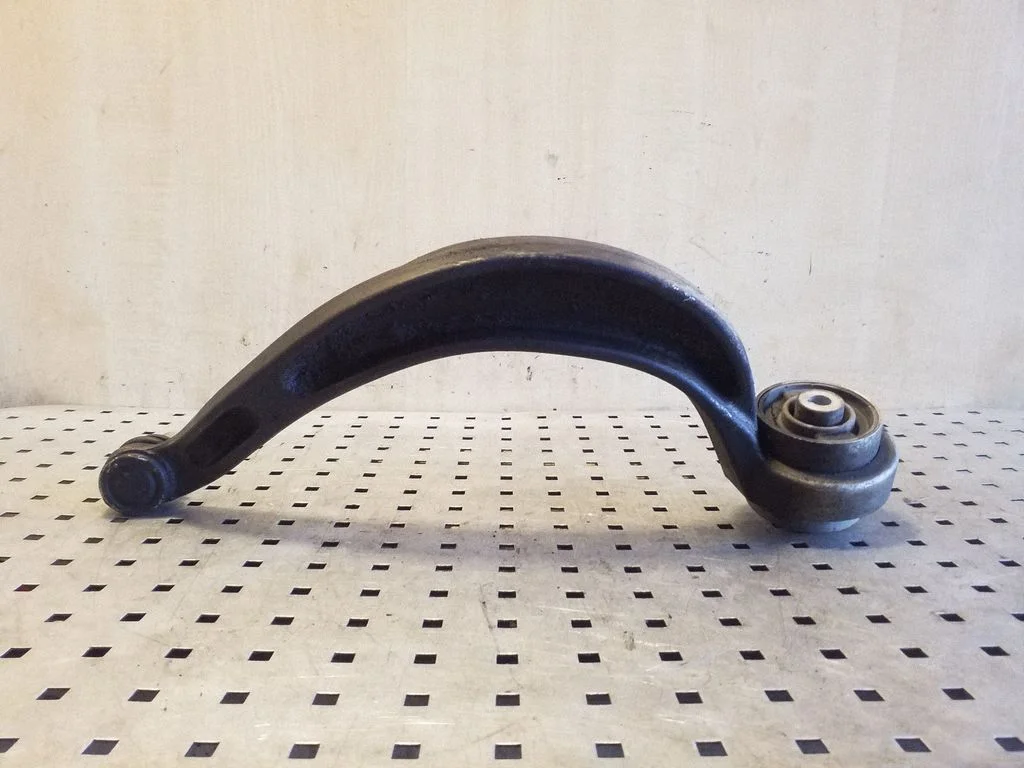 Front lower control arm/wishbone 4G0407695