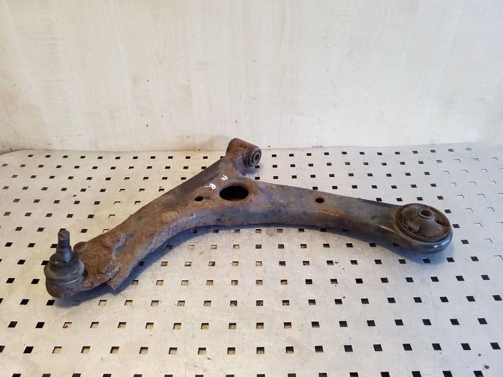 Front lower control arm/wishbone – right