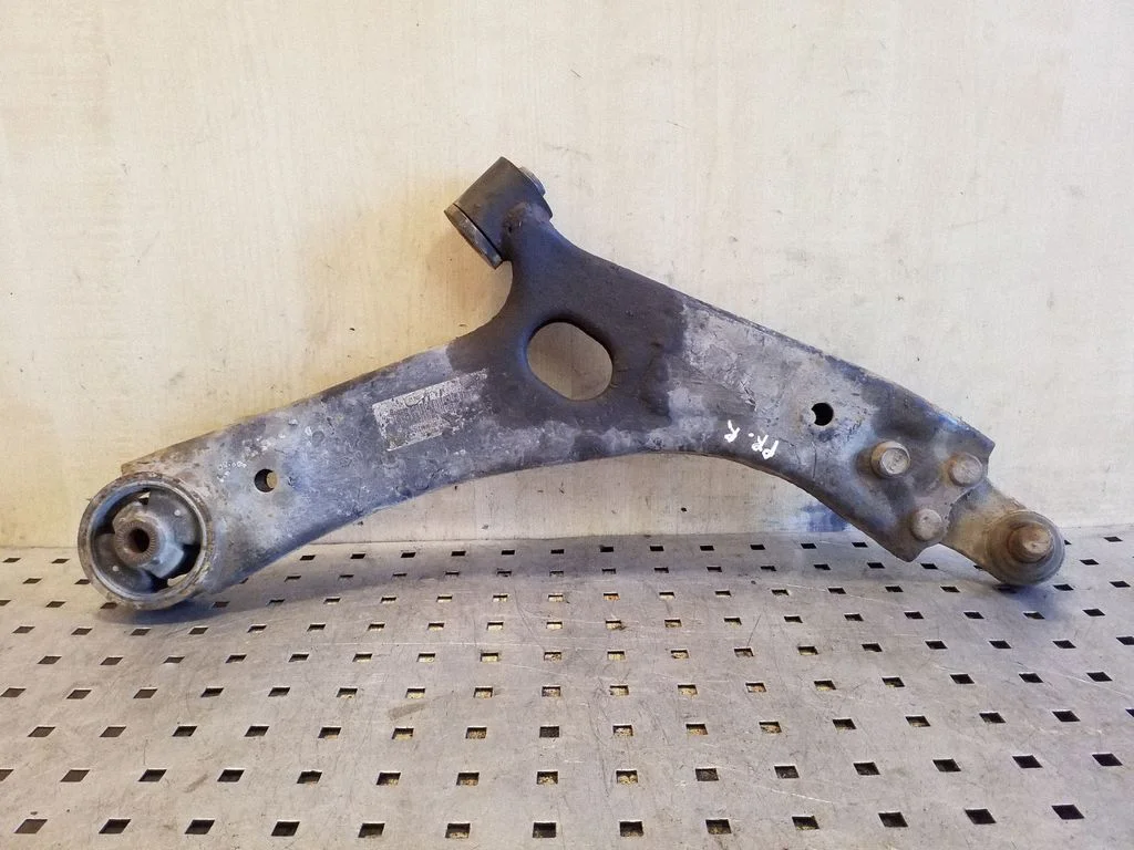 Front lower control arm/wishbone – right