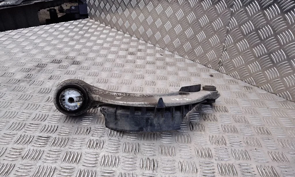 Front lower control arm/wishbone GX733C256