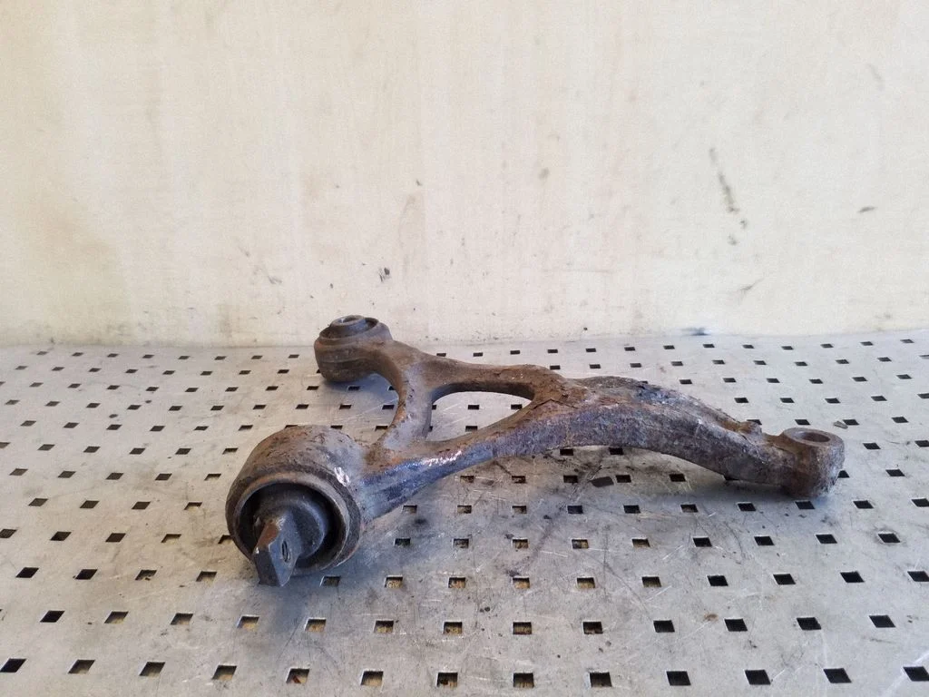 Front lower control arm/wishbone – front left
