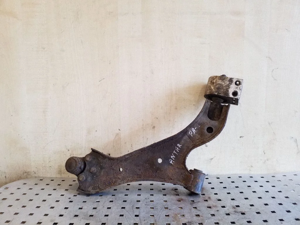 Front lower control arm/wishbone – front left