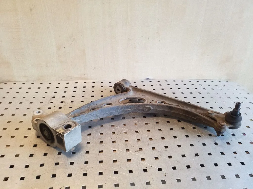 Front lower control arm/wishbone – right