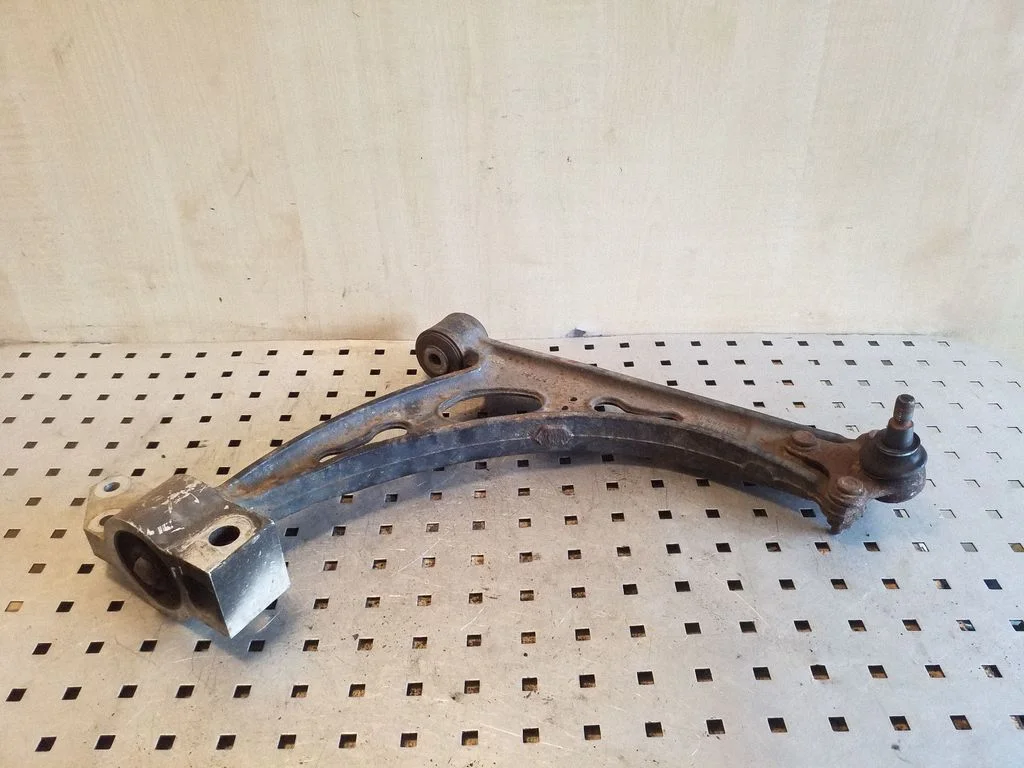 Front lower control arm/wishbone – right