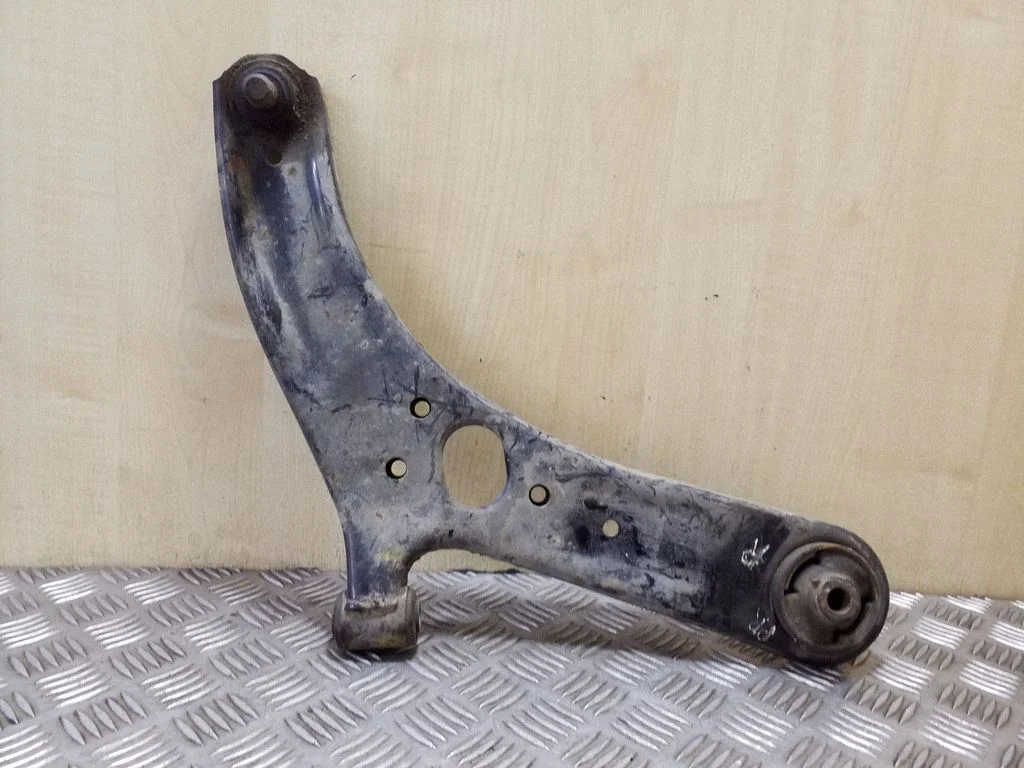 Front lower control arm/wishbone – KIA Rio (2012-2016)
