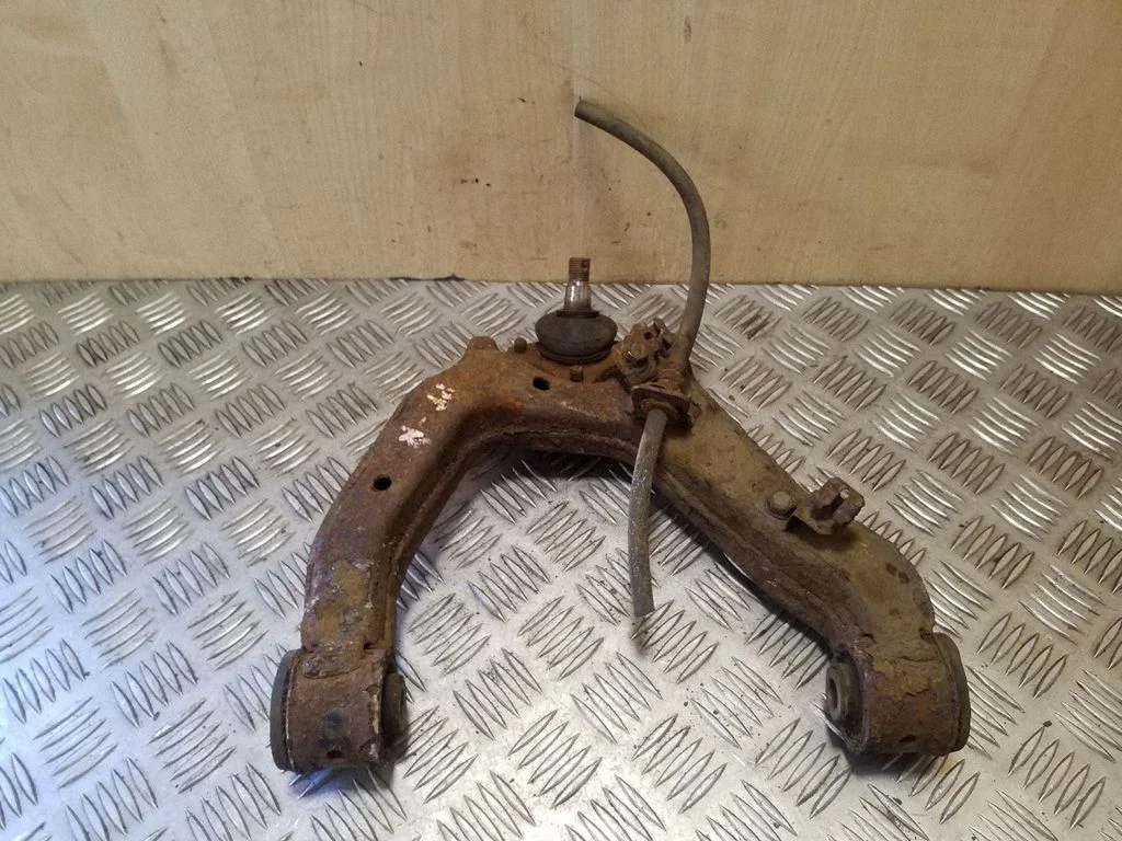 Front lower control arm/wishbone – right