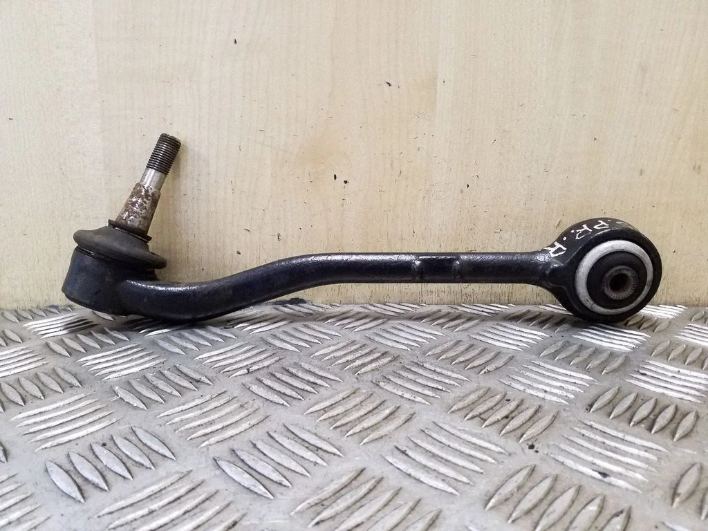 Front lower control arm/wishbone – right