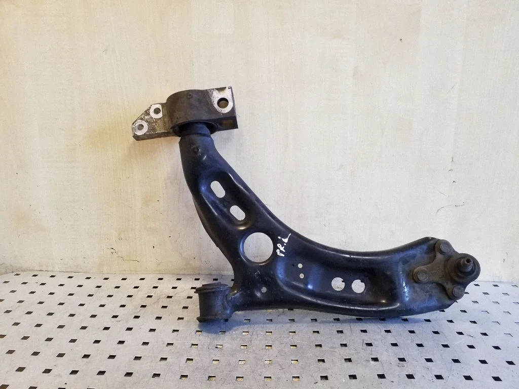Front lower control arm/wishbone 1K9407165C
