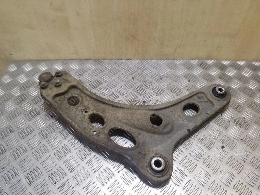 Front lower control arm/wishbone 8200395007