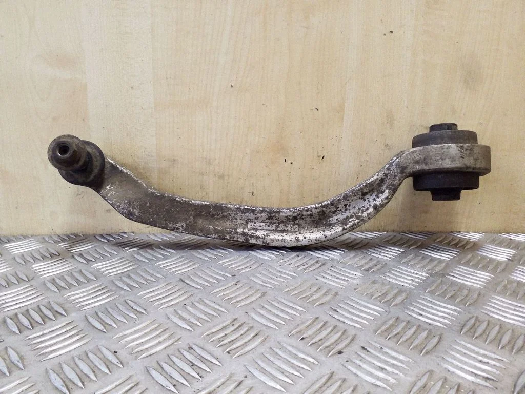 Front lower control arm/wishbone 8E0407694AA