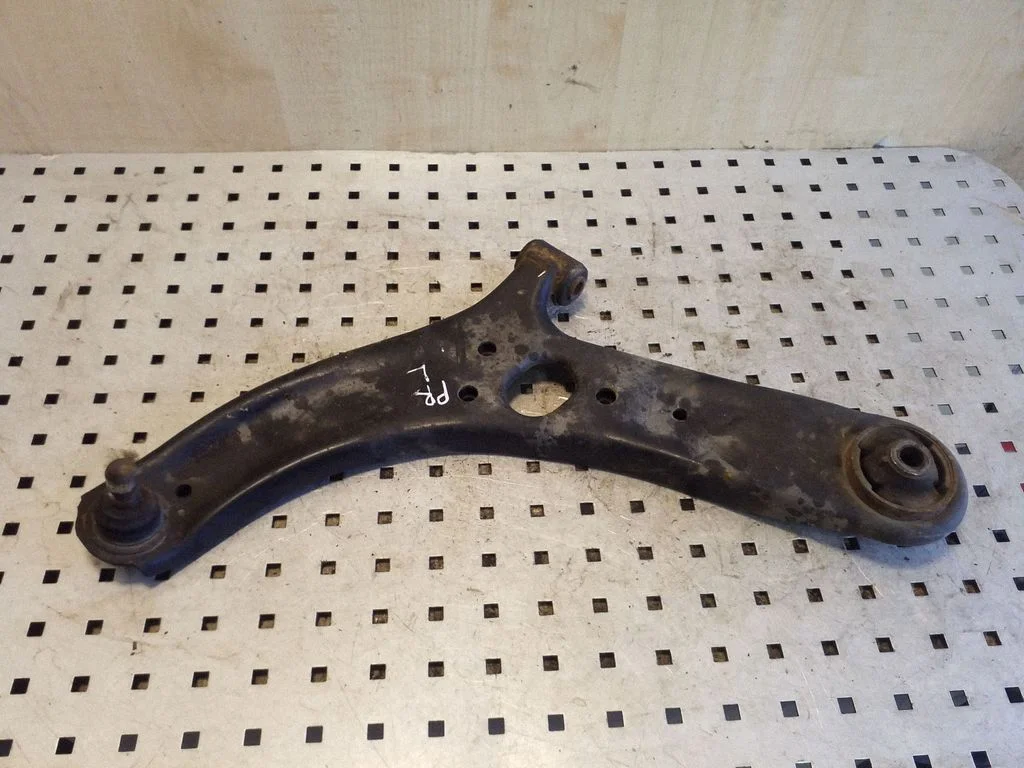 Front lower control arm/wishbone – KIA Rio (2012-2016)