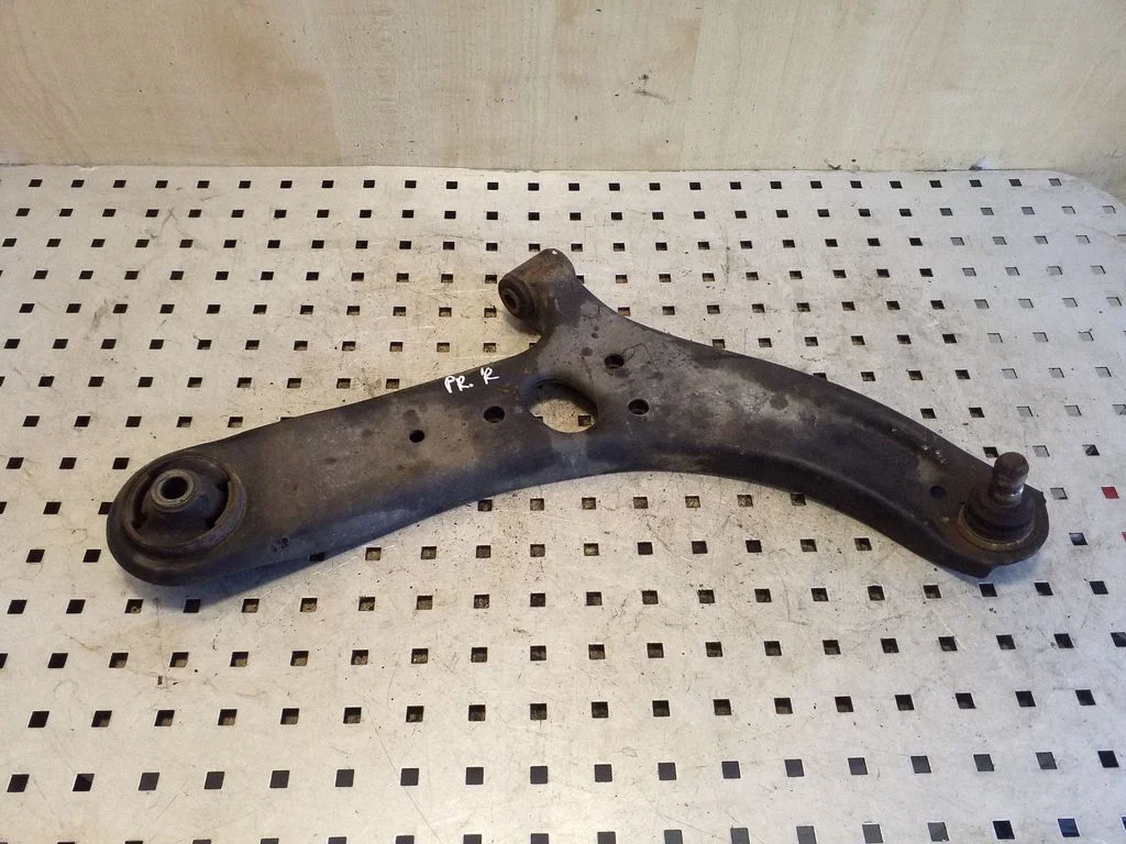 Front lower control arm/wishbone – KIA Rio (2012-2016)