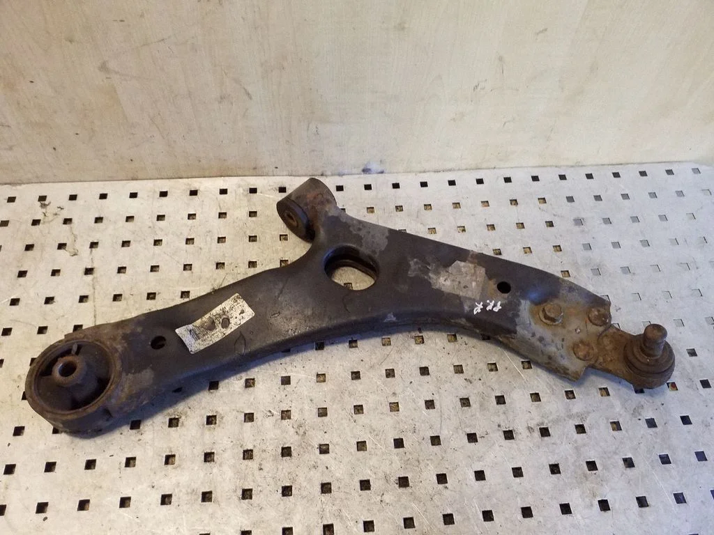 Front lower control arm/wishbone – right