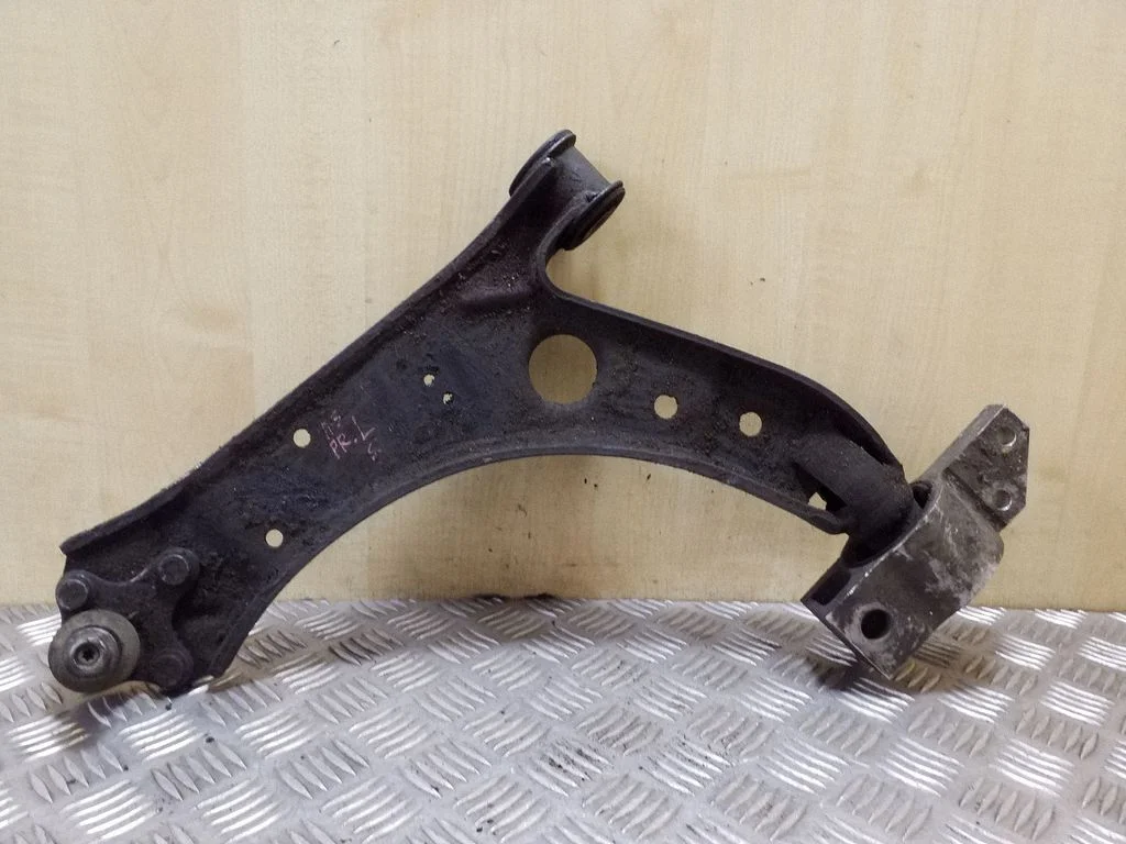Front lower control arm/wishbone – left
