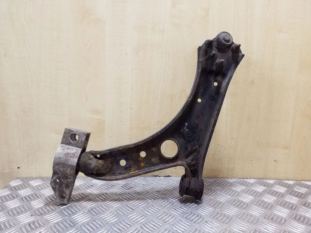 Front lower control arm/wishbone 1K0407190E