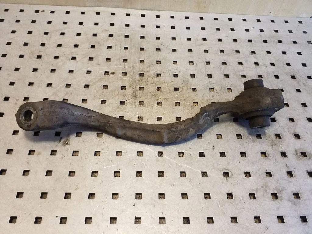 Front lower control arm/wishbone – left