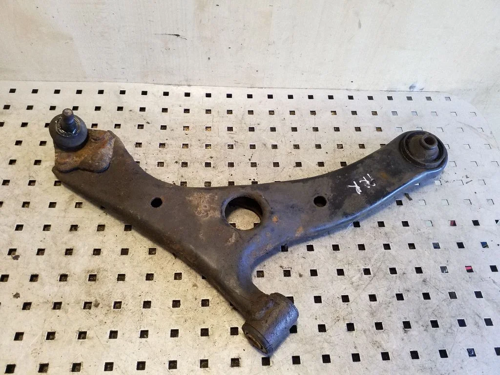 Front lower control arm/wishbone – right