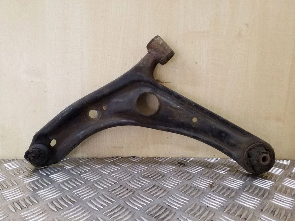 Eesmine alumine õõtshoob – Toyota Yaris Verso (1999-2005)