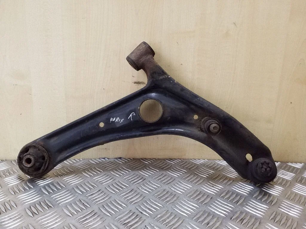 Eesmine alumine õõtshoob – Toyota Yaris Verso (1999-2005)