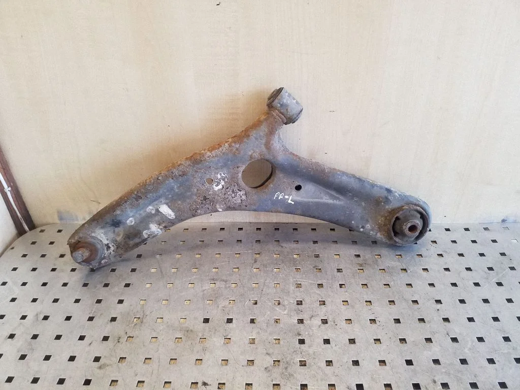 Front lower control arm/wishbone – left