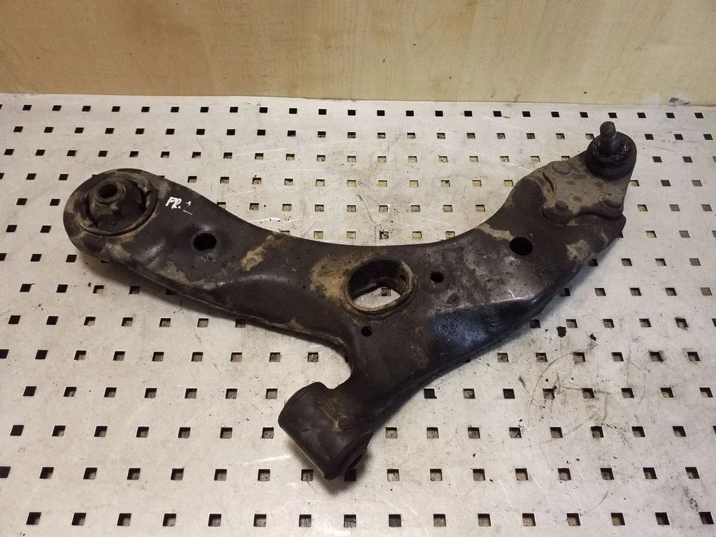 Front lower control arm/wishbone – left