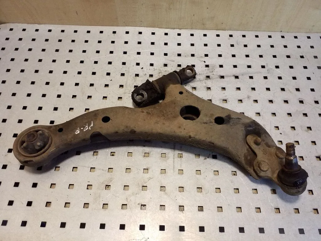Front lower control arm/wishbone – right
