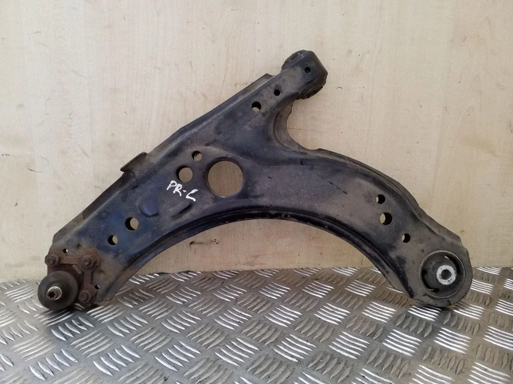 Front lower control arm/wishbone – left