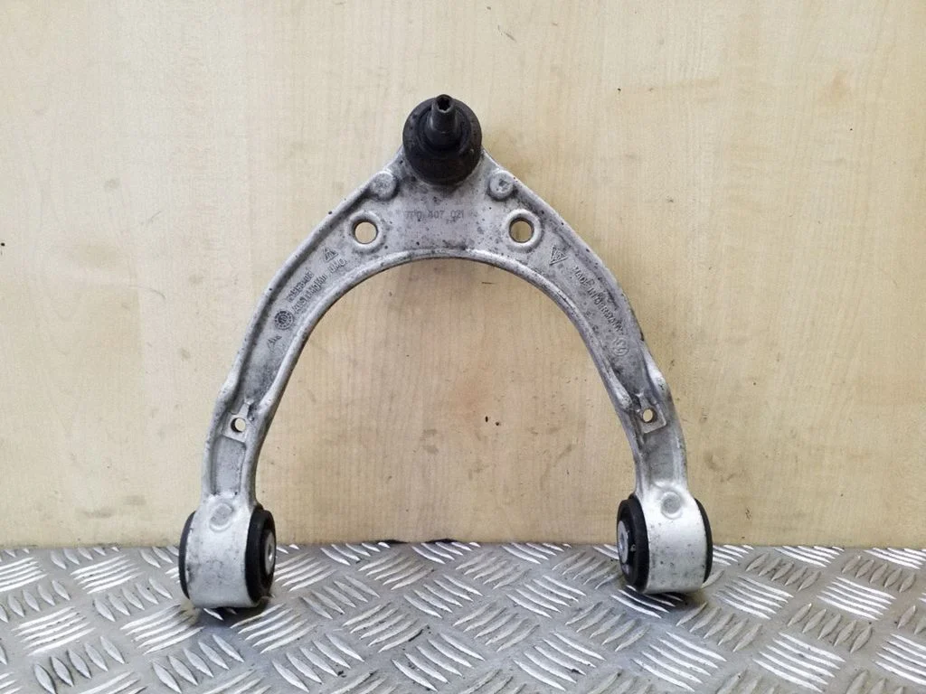 Front lower control arm/wishbone 7P0407021