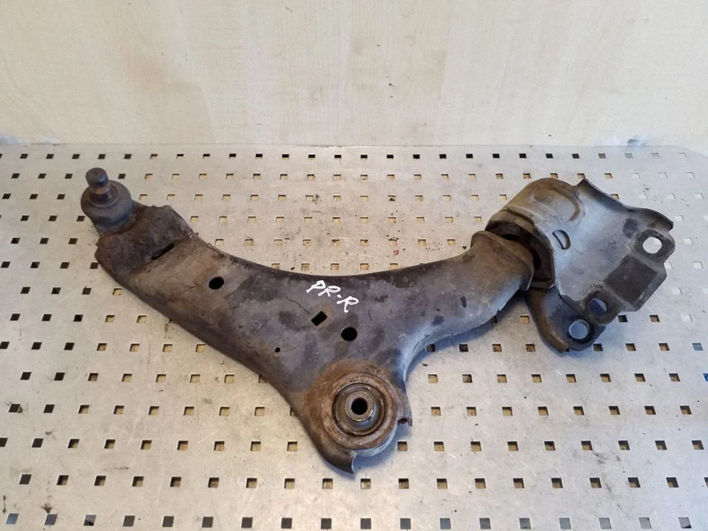 Front lower control arm/wishbone – right