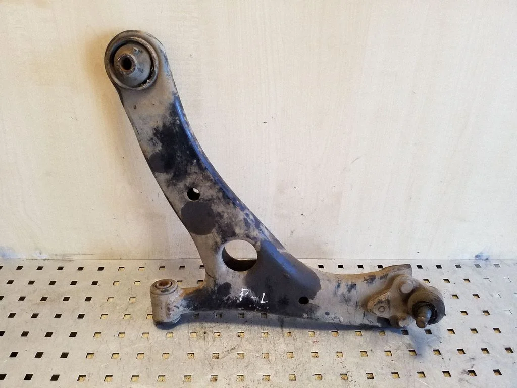 Front lower control arm/wishbone – left