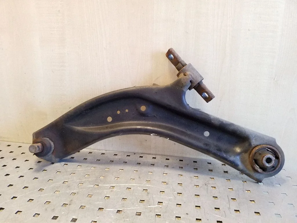 Front lower control arm/wishbone – left