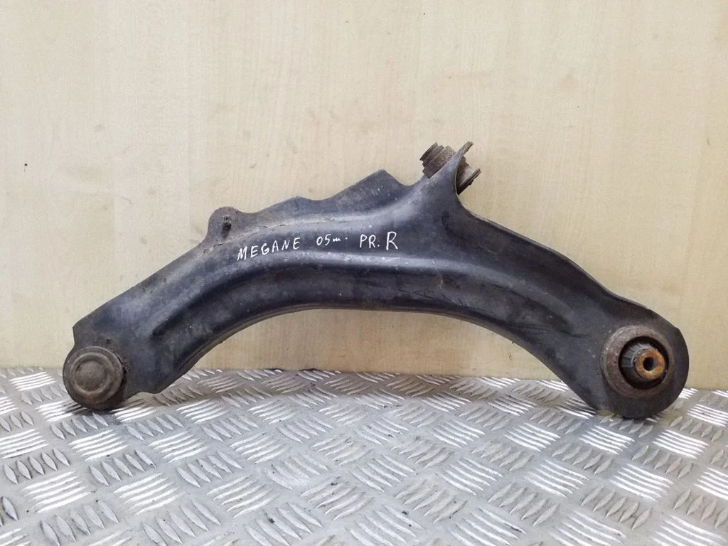 Front lower control arm/wishbone – right